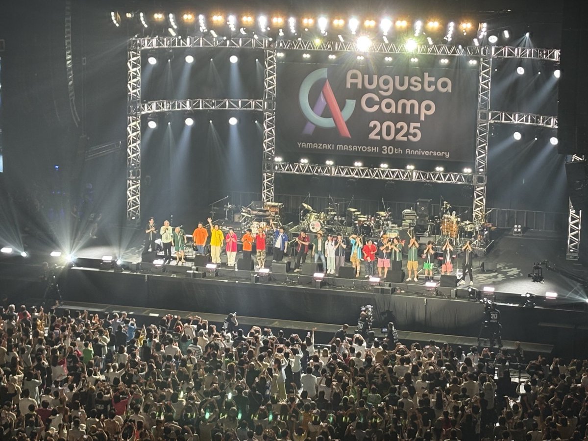 massivehide4's tweet image. いろんなアーティストを見れて、イイね〜！
（杏子さんからの撮影許可出ました）