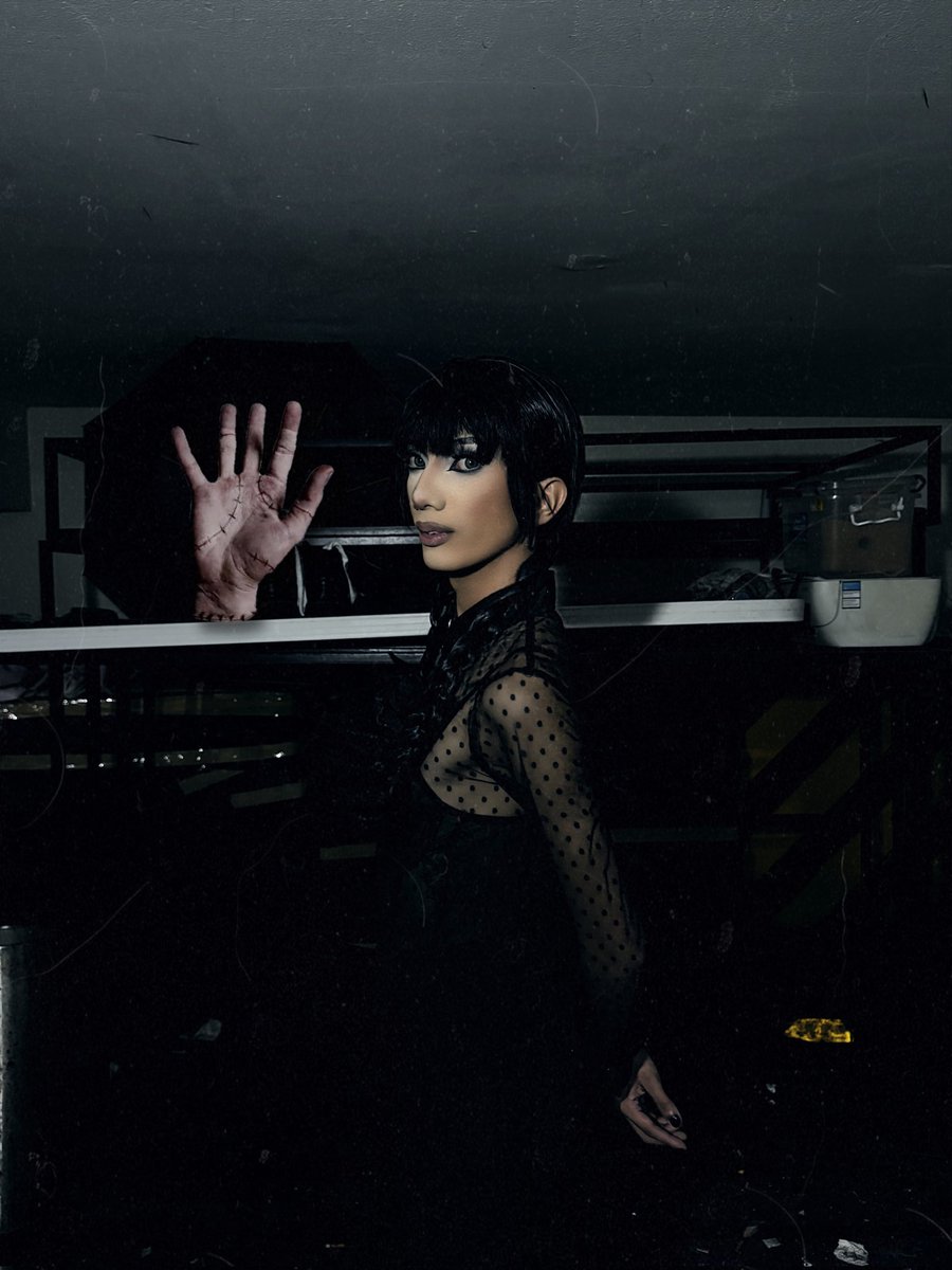 ghullighush's tweet photo. GHUSH ✝️ WEDNESDAY 
out now sa nyekflix.nyeee

@wednesdaynetflix
@netflixph @netflix
@jennaortega

Hair by @itsmidnightx  @feyvahfatale 
📸 @comicalcasey 
Assisted, pailaw by @cristyyy.28 

#GhulliGhush ⚡
#Wednesday https://t.co/wJpqTkbLaz