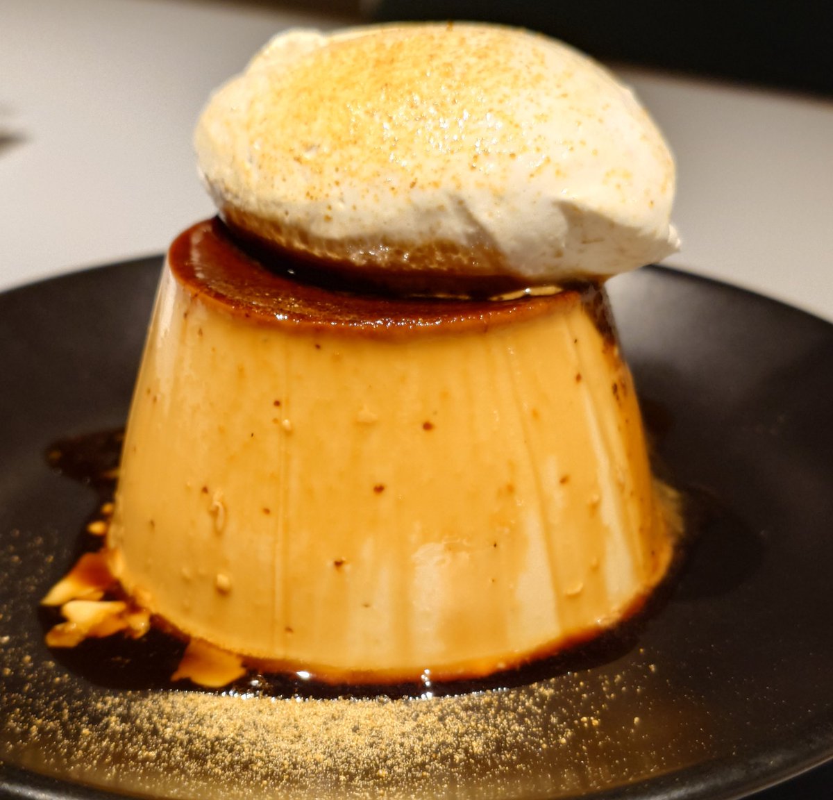 近所のカフェでカモミールティーとほうじ茶プリンをいただきながら挨拶メールを書いてる。
昨日の弊社20周年記念パーティーにはたくさん来ていただいてありがたかった。