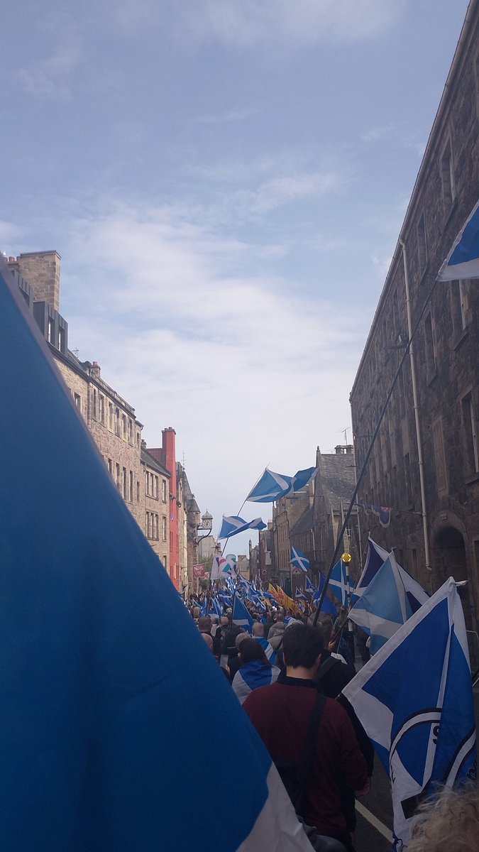 Many thousands here in Edinburgh marching for Scottish independence what do we want! #ScottishIndependence