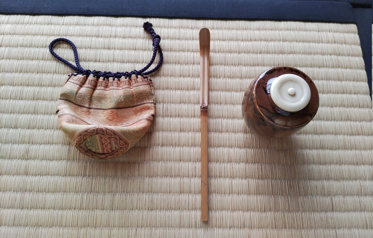 ３ヶ月振りのお茶のお稽古日でした。お茶室にて･･･