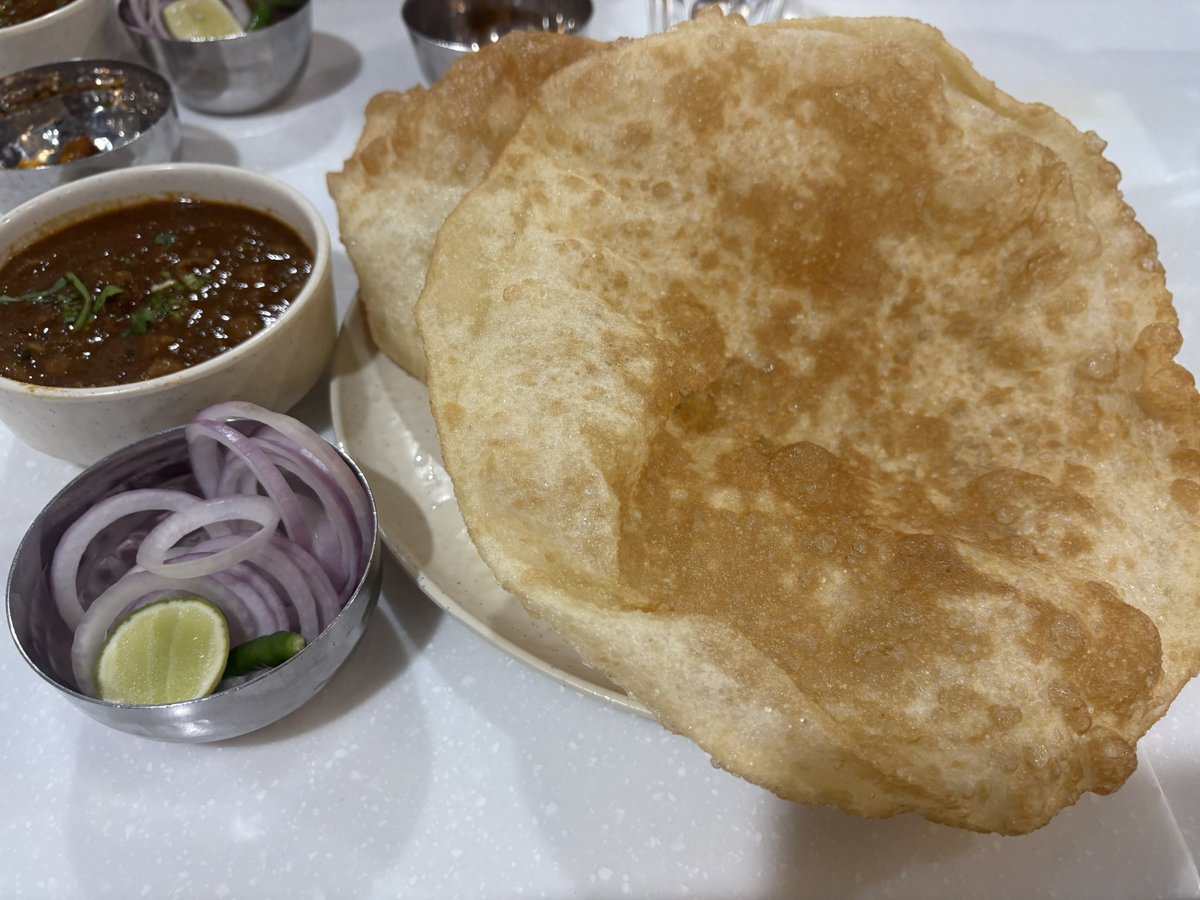 तेरी उम्मीद तेरा इंतज़ार करते हैं
ए छोले भटूरे , आजकल हम तो सिर्फ
तुझसे प्यार करते हैं..!!
😂😂