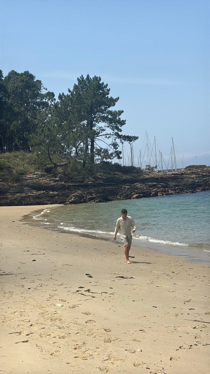 Walking is mentioned over 200 times in the bible.

At first I skipped over it.

Until the science came out with its benefits.

Here's why walking is mentioned in the bible, why you should walk more, and 5 ways it will improve your health:🧵