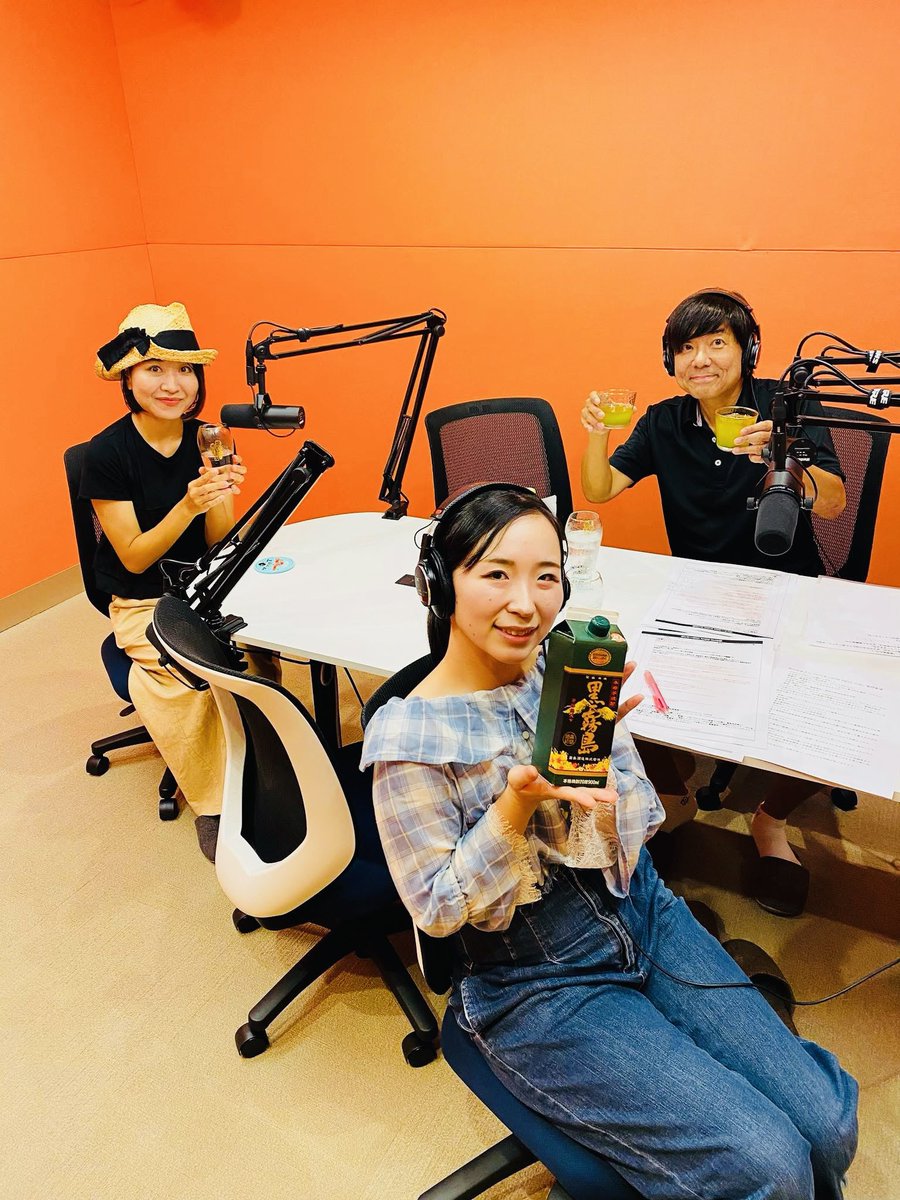 DJ_Pocky's tweet photo. 📻ポッキーのDX RADIO CLUB✨
今日は9/6＝#黒霧島の日🥂黒霧島で盛り上がろう🔥
ゲストは #日向当帰「当帰美人」🌿薬膳茶エバンジェリスト西山佑菜さん！
🎁黒霧島900ml紙パック15名、番組ステッカー＆タグ15名に🎁
質問→dx@joyfm.co.jp

#JOYFM #DXRADIOCLUB https://t.co/vY8lUExjOD