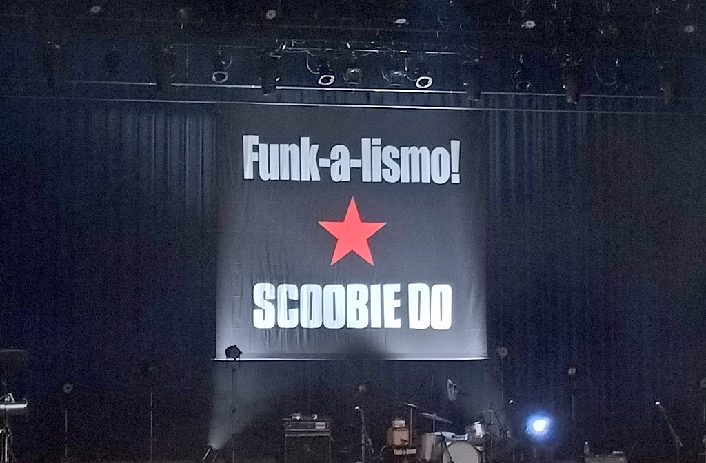lilirewon2's tweet photo. ダンスホール渋公、終了。
野音から10年。同い年か、SCOOBIE DO。感服。最高に楽しかった。最終列車で泣き打ちひしがれる。俺も大人になったんだと思う。ありがとう、これからもよろしくお願いいたします。
https://t.co/YUdejoMajd https://t.co/OSGOR3eGO3
