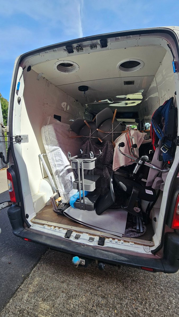 Phase 2 of Sophies big move, storage cleared heading for the fab little house she's renting with her boyfriend 👍Wow how our World has changed but very proud 👏 Just wish things would improve work wise now I'm good after last years awful accident 🙏