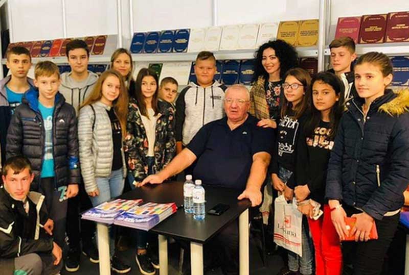 "Porasla dijeca,osamostalila se...zrpski studenti!!