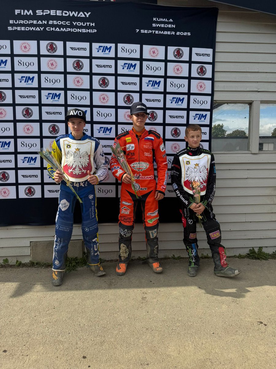 PolskiZuzel's tweet photo. 😍W Kumli może i skromnie, ale najważniejsze, że z 🇵🇱na podium półfinału #1 IME 250cc👌
🥇Franciszek Szczyrba
🥉Bartosz Byszewski
1️⃣8️⃣:0️⃣0️⃣ Półfinał #2
#JazdaPolska|#ToJedzieMłodość|#EYSC https://t.co/4NCyQFHTd2