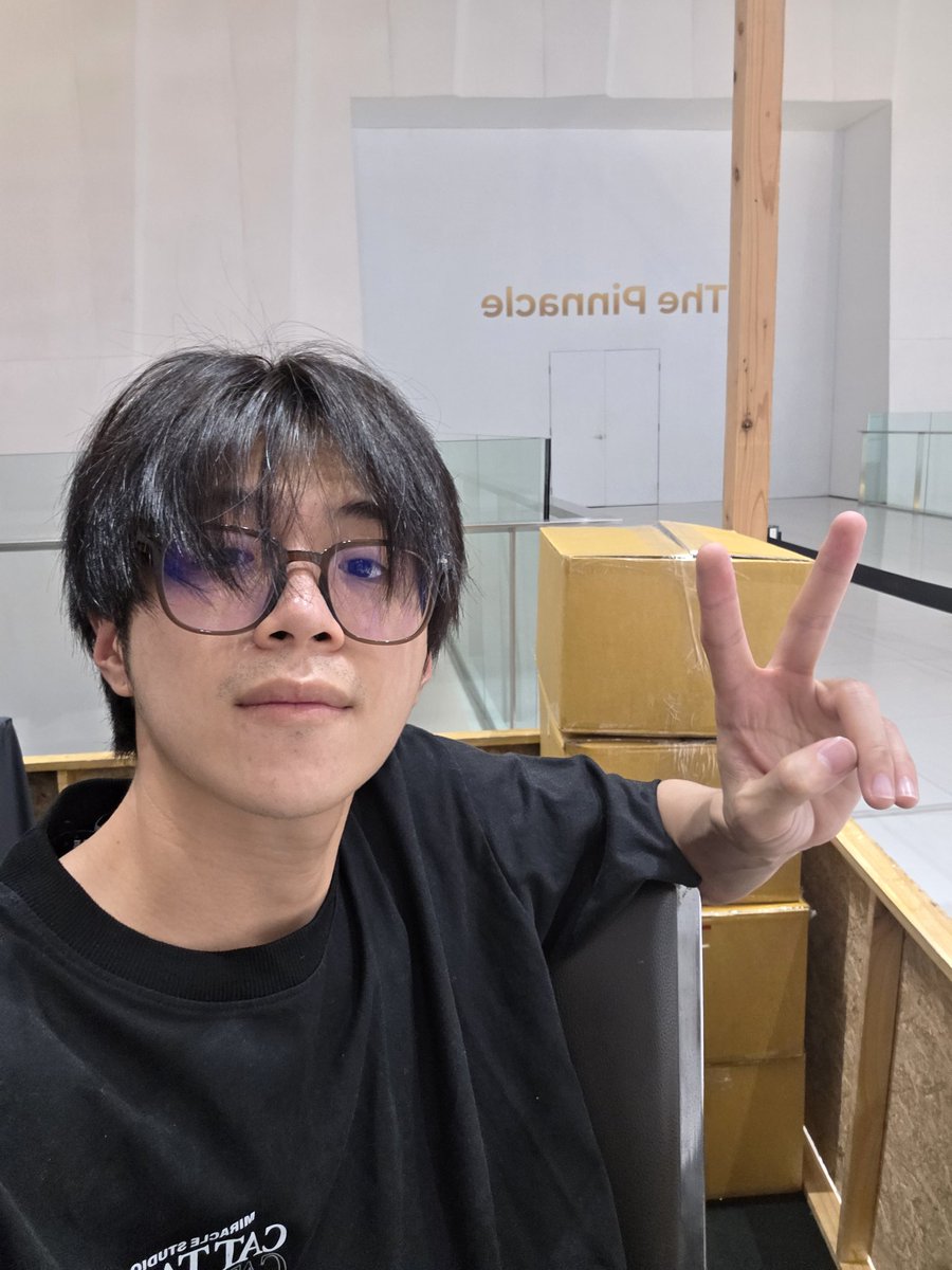 สิบโมงครึ่งงมีเวลาขายถึงเที่ยงครึ่งงงง 
เจอกันที่บูธพี่ก้องนะครับบบบ 🩷🎷 

#PlanRathavit 
#คนของแปลน