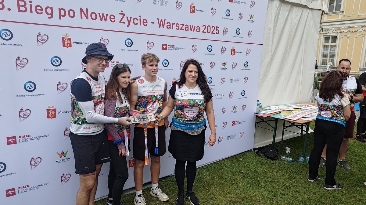 Nasza drużyna #biegponoweżycie już na mecie! Pozdrawiamy z Wilanowa