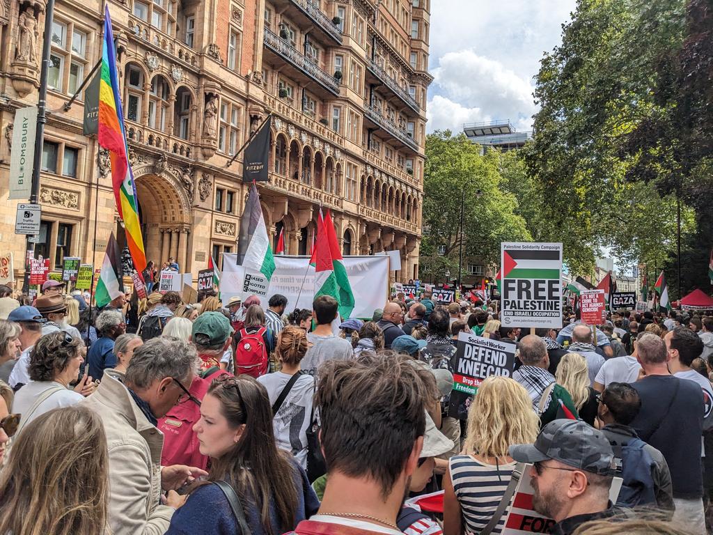 LRolland_multi's tweet image. Thousands of us setting off on the national march to demand a ceasefire, an end to the blockade on aid and stop to the genocide in Gaza!
#StopGazaGenocide #StopArmingIsrael #sanctionIsrael #London #WeAreAllPalestinians #HumanRights