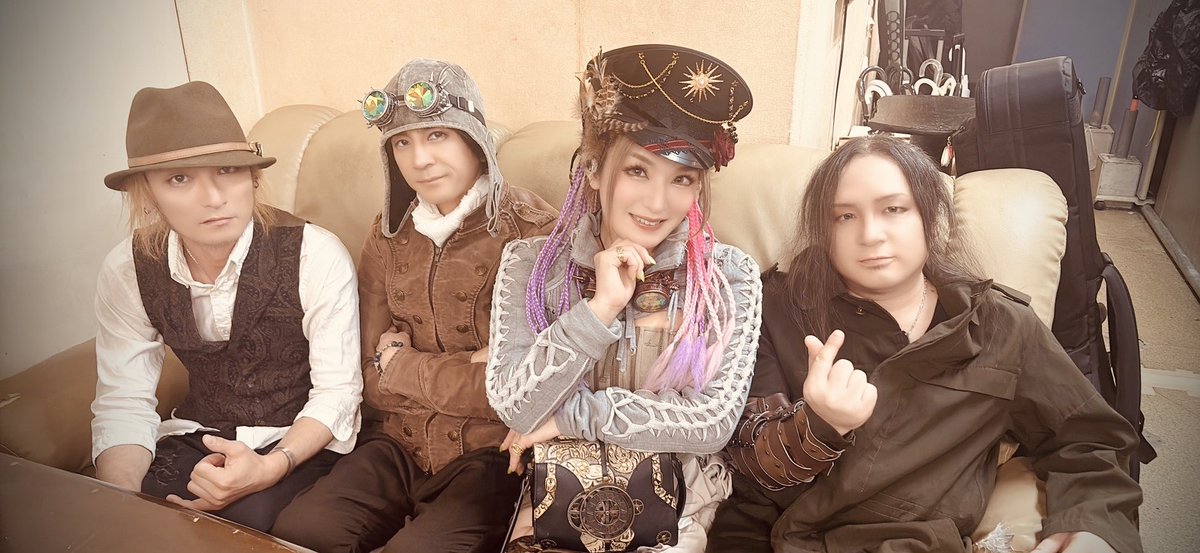 昨日の吉祥寺CRESCENDOありがとうございました。

次回ライブは9/28(日)西川口GALAXYになります。

宜しくお願い致します。