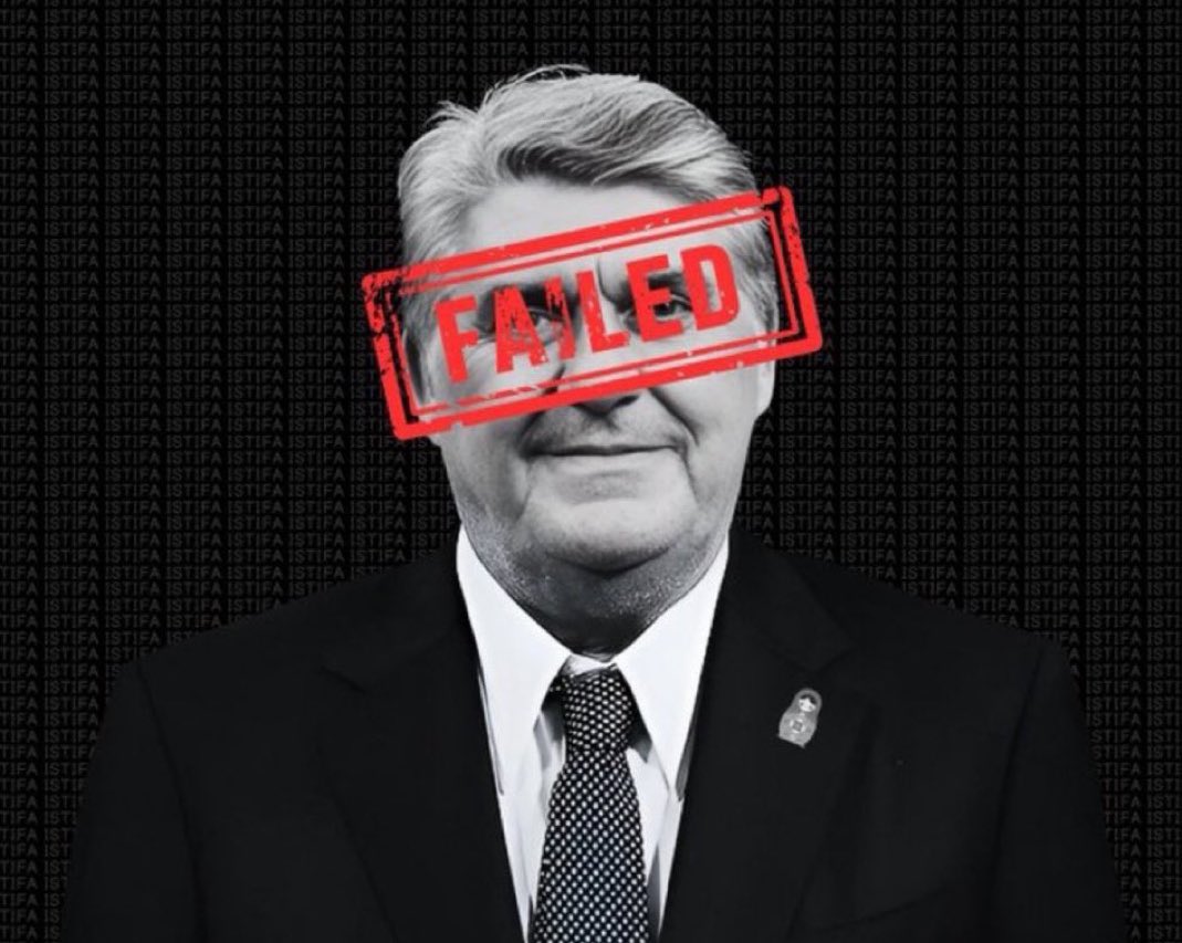 Ben Serdal Adalı;

-Seçime bir hafta "keşke hemen göreve gelsek de, hemen hamle yapsak" dedim. Devre arası transfer dönemini ilk 11'e oyuncu alamadan kapattım. 

-Seçim propagandası yaparken gelir gelmez kanat alacağız dedim, eylül ayına girdik halen sol kanat alamadım.

-Semedo,