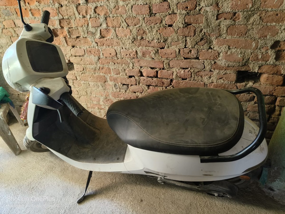 ChandanSahu96's tweet image. My Ola scooter has been lying at the Sambalpur service center for almost a year. There has been no progress till date, is this why I bought an Ola scooter? Please resolve this quickly or I will be forced to file a consumer case. @ola_supports @bhash @OlaElectric @Olacabs