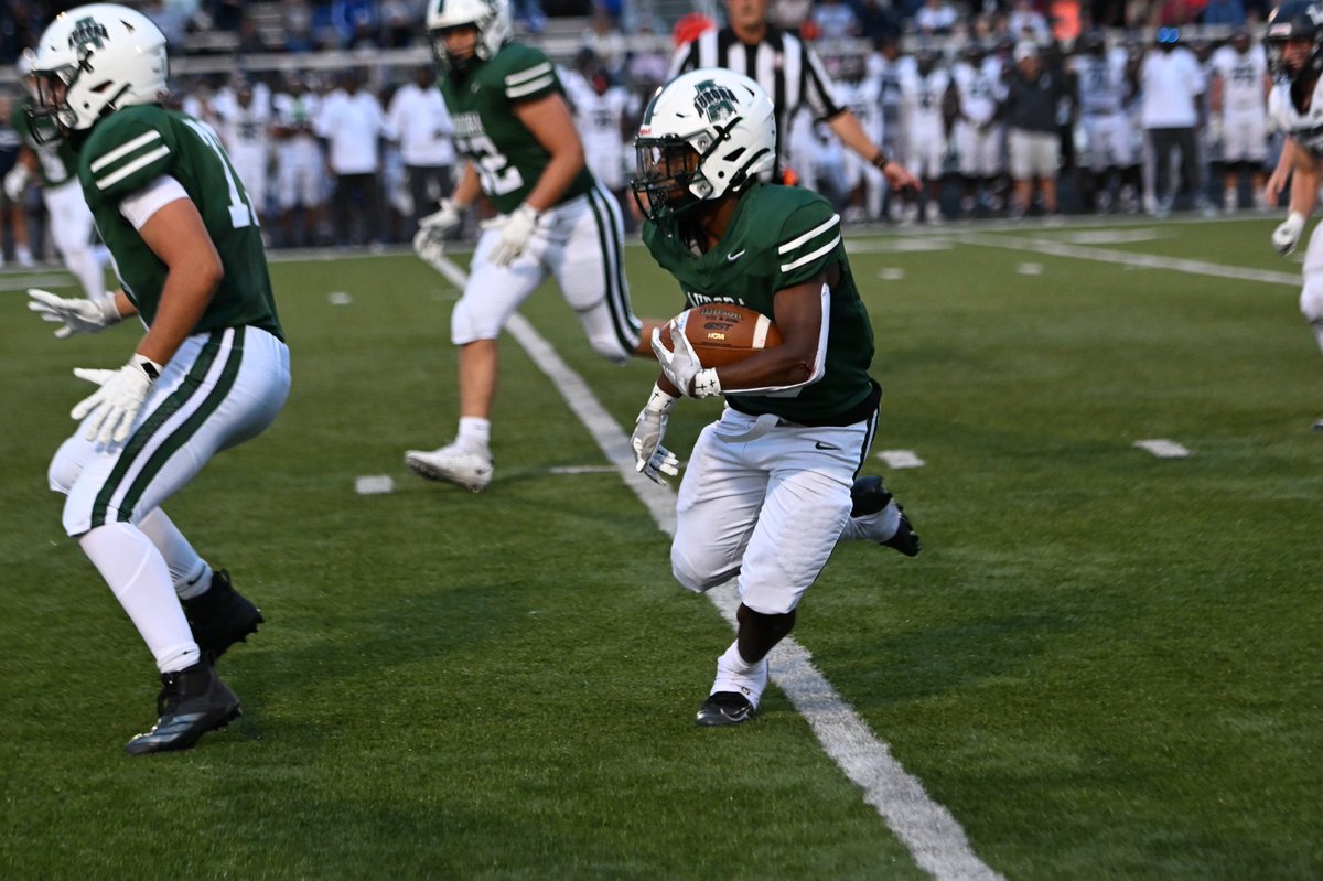 BrianSiebenthal's tweet image. OT game pics from last night against Twinsburg.
@GreenmenFB @ACSD_MH @DrPMilcetich @GreenmenNation @Greenmensteward @AuroraGambit @aurorayearbook @auroraathletics @ahsallsports @AuroraGridiron