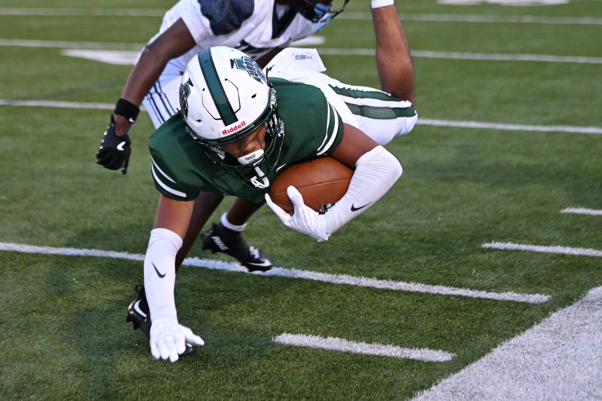 BrianSiebenthal's tweet image. OT game pics from last night against Twinsburg.
@GreenmenFB @ACSD_MH @DrPMilcetich @GreenmenNation @Greenmensteward @AuroraGambit @aurorayearbook @auroraathletics @ahsallsports @AuroraGridiron