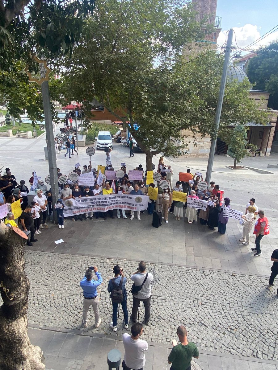 Konya’da toplanan öğretmenler sadece kendi gelecekleri için değil, ülkemizin yarınları için sesleniyor. Atama, çocuklarımızın hakkıdır.
<a href="/RTErdogan/">Recep Tayyip Erdoğan</a> <a href="/tcbestepe/">T.C. Cumhurbaşkanlığı</a> <a href="/HMBakanligi/">T.C. Hazine ve Maliye Bakanlığı</a> <a href="/memetsimsek/">Mehmet Simsek</a>  <a href="/_cevdetyilmaz/">Cevdet Yılmaz</a>  <a href="/hasandogan/">Hasan Doğan</a>  <a href="/Yusuf__Tekin/">Yusuf Tekin</a> <a href="/Akparti/">AK Parti</a> <a href="/ercanturk28/">Ercan TÜRK</a> <a href="/cftcblnt/">Bülent ÇİFTCİ</a>
#KonyadaEkAtama2024