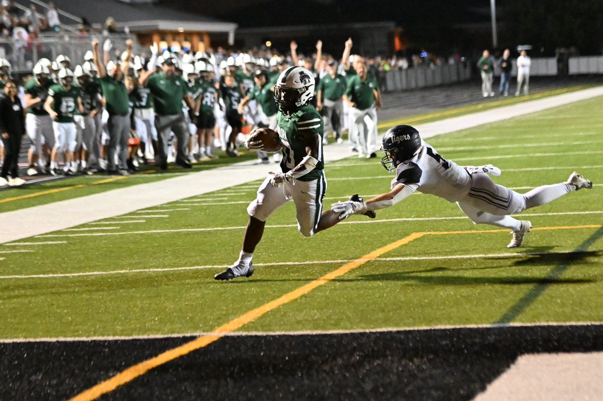 BrianSiebenthal's tweet image. OT game pics from last night against Twinsburg.
@GreenmenFB @ACSD_MH @DrPMilcetich @GreenmenNation @Greenmensteward @AuroraGambit @aurorayearbook @auroraathletics @ahsallsports @AuroraGridiron
