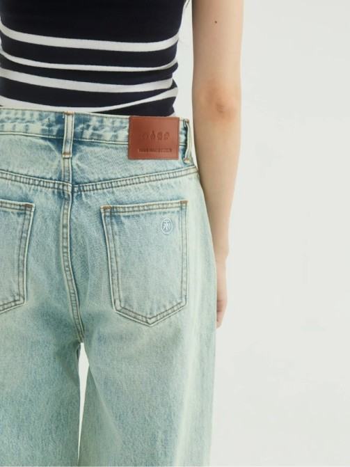 bluebellprmrose's tweet photo. กางเกงยีนส์ Signature Jeans - TRES MADE 800 บาทรายละเอียดตามภาพค่ะส่งฟรีลทบค่า🩷 #ส่งต่อvghbkk #fallenangel_store #ส่งต่อfallenangels #ส่งต่อvgh #ส่งต่อuxryclub #uxryclub #ส่งต่อcintageshop #ส่งต่อstylist #stylistshop #ส่งต่อเสื้อผ้ามือสอง #โล๊ะตู้ #TRESMADE #ส่งต่อTRESMADE https://t.co/w5Znip2o9L