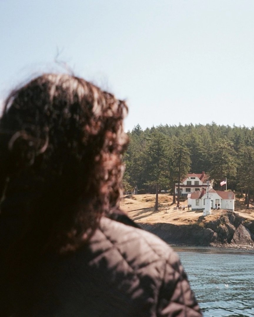 v13media's tweet image. Charlee Remitz discusses some of her travels around the United States, visiting different lighthouses and the meaning she derives from it. 
🔗: v13.net/2025/09/charle…
✍️: Charlie Remitz

#CharleeRemitz UnitedStates #lighthouses #guestblog