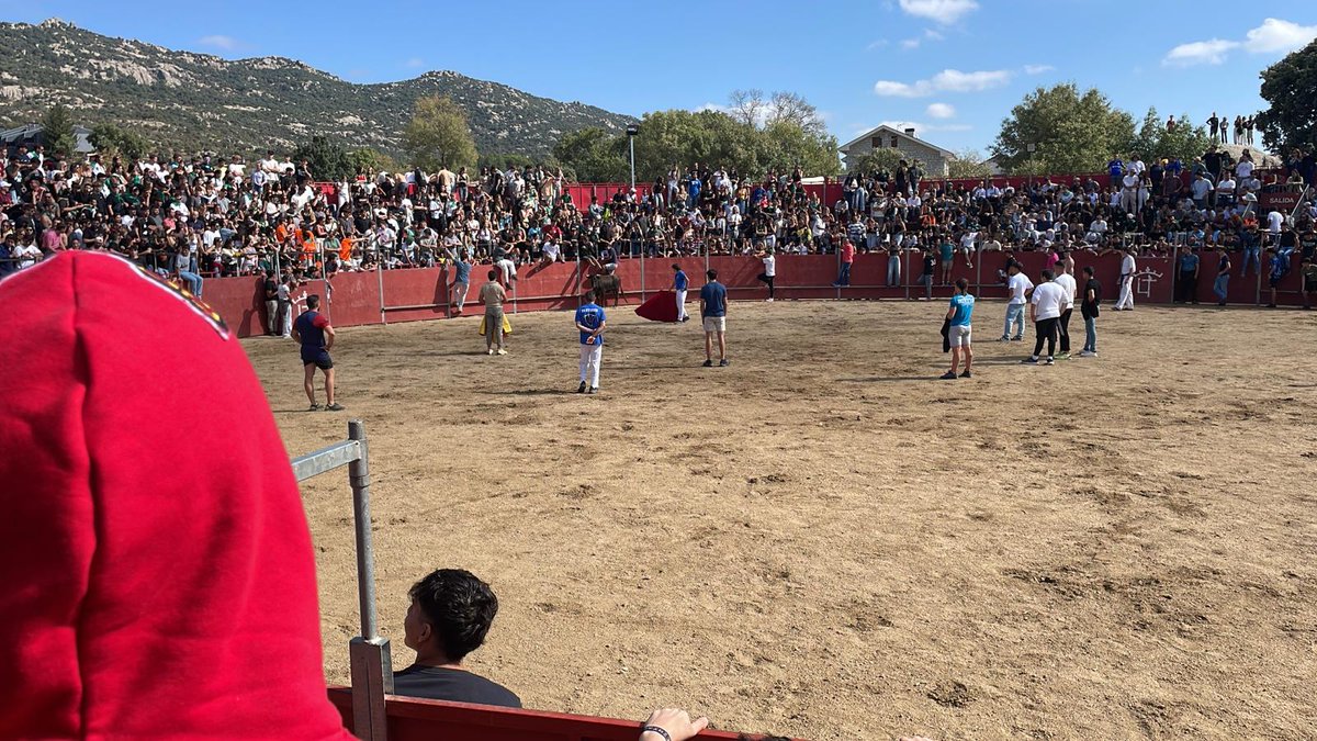 En la mañana de hoy, hemos colaborado con en <a href="/Ayto_Hoyo/">Ayuntamiento de Hoyo de Manzanares</a> en el dispositivo de cobertura del encierro de sus Fiestas Patronales.