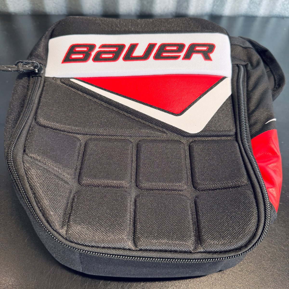 PIASKato's tweet image. It&apos;s a hockey glove lunch box!
#piaskato #playitagainsportsmankato