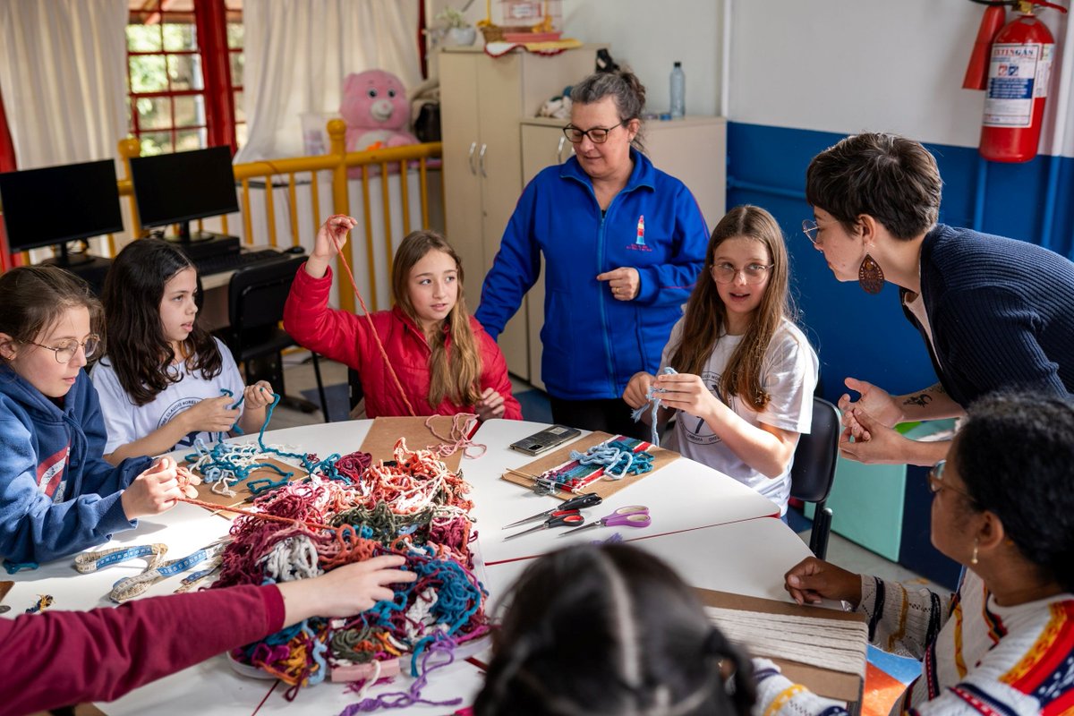 paranashop's tweet image. Participe das oficinas gratuitas de macramê em Curitiba do projeto “Arte em nós”! Uma chance imperdível de expressar-se artisticamente e fazer parte da comunidade. Mais informações em wix.to/IvdBxXj #arte #curitiba #macrame