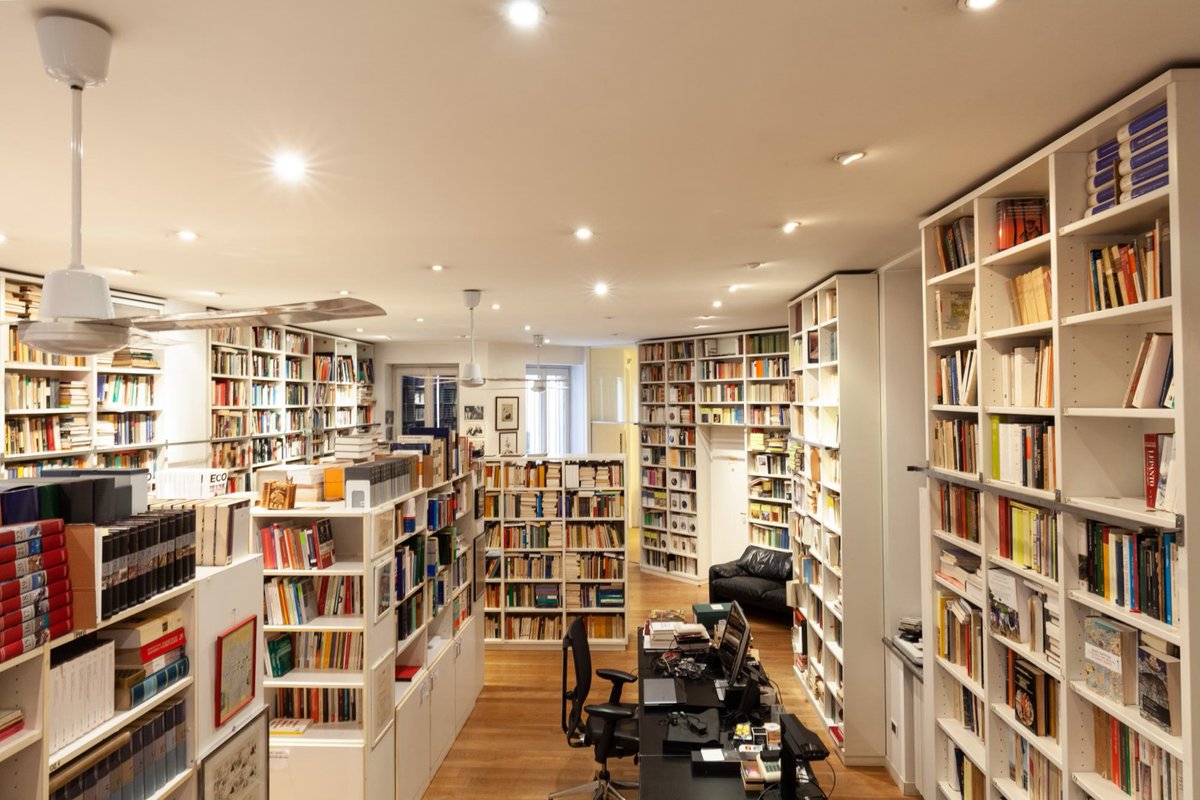 Biblioteca de #UmbertoEco. 

📷 #CurtiParini.

▫️style.corriere.it/lifestyle/inte…