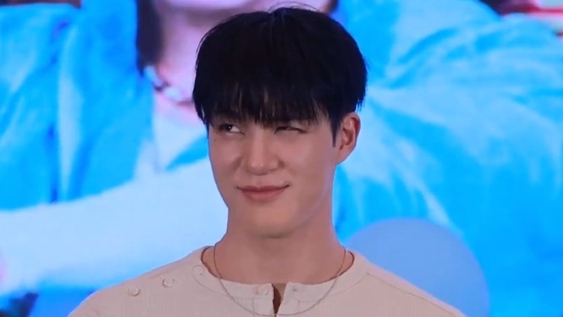 jungshasa's tweet image. JENO AND HIS TENGIL SIDE 😭