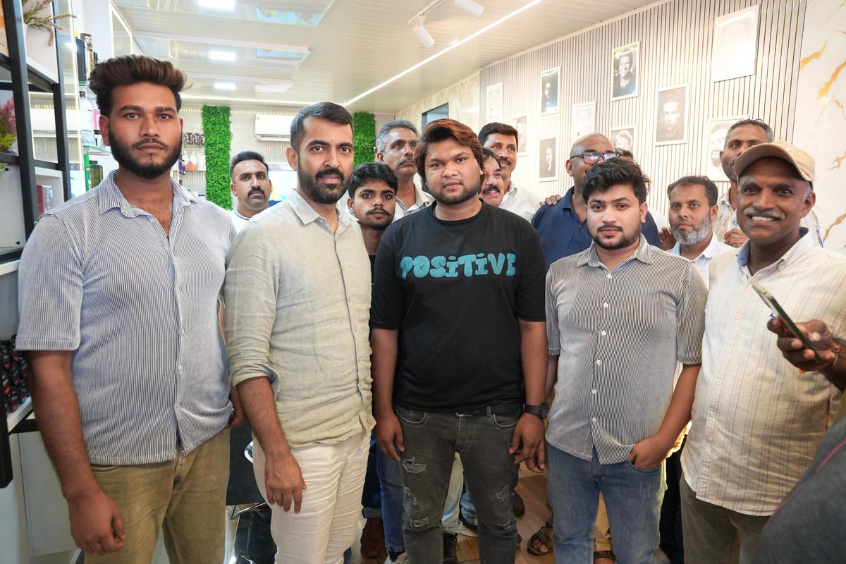 GowdaMantar's tweet image. ಕುಶಾಲನಗರ ತಾಲ್ಲೂಕಿನ ಕೂಡಿಗೆಯಲ್ಲಿ ನೂತನವಾಗಿ ಶುಭಾರಂಭಗೊಂಡ "ಹೇರ್ ಡ್ರಾಪ್ HAIR DROP" ಸಲೂನ್ ಉದ್ಘಾಟನಾ ಸಮಾರಂಭದಲ್ಲಿ ಭಾಗವಹಿಸಿ ಶುಭ ಹಾರೈಸಿದ ಕ್ಷಣಗಳು.

#kushalnagar #madikeri #kodagu #coorg