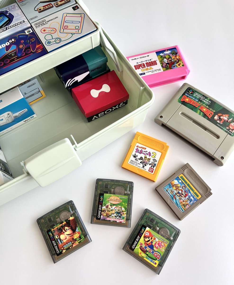 Nintendoグッズを収納

3COINSツールボックスのグリーンを使用
