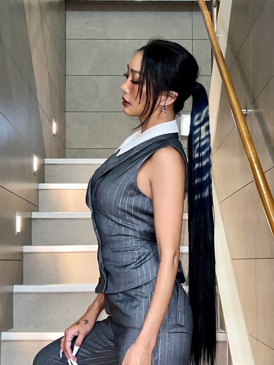 Jhyoniecorn's tweet image. [HYOSTAGRAM] 250906 #HYOLYN

xhyolynx: Because it's Saturday #SHOTTY 🤎