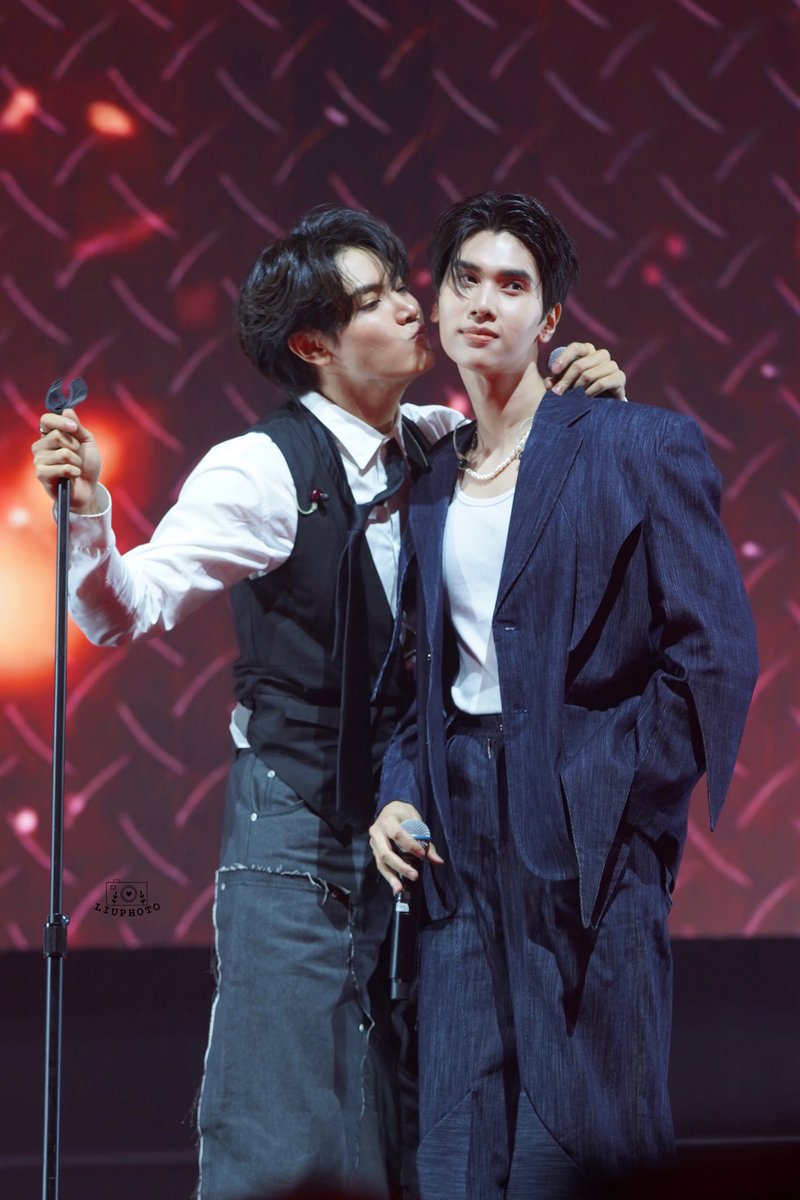 lvjdisc's tweet photo. THIS IS SO CUTE 😭

FKJD FANDAY24 SG
#TheHeartKillersFanday24xSINGAPORE https://t.co/1ucFcIhy0B