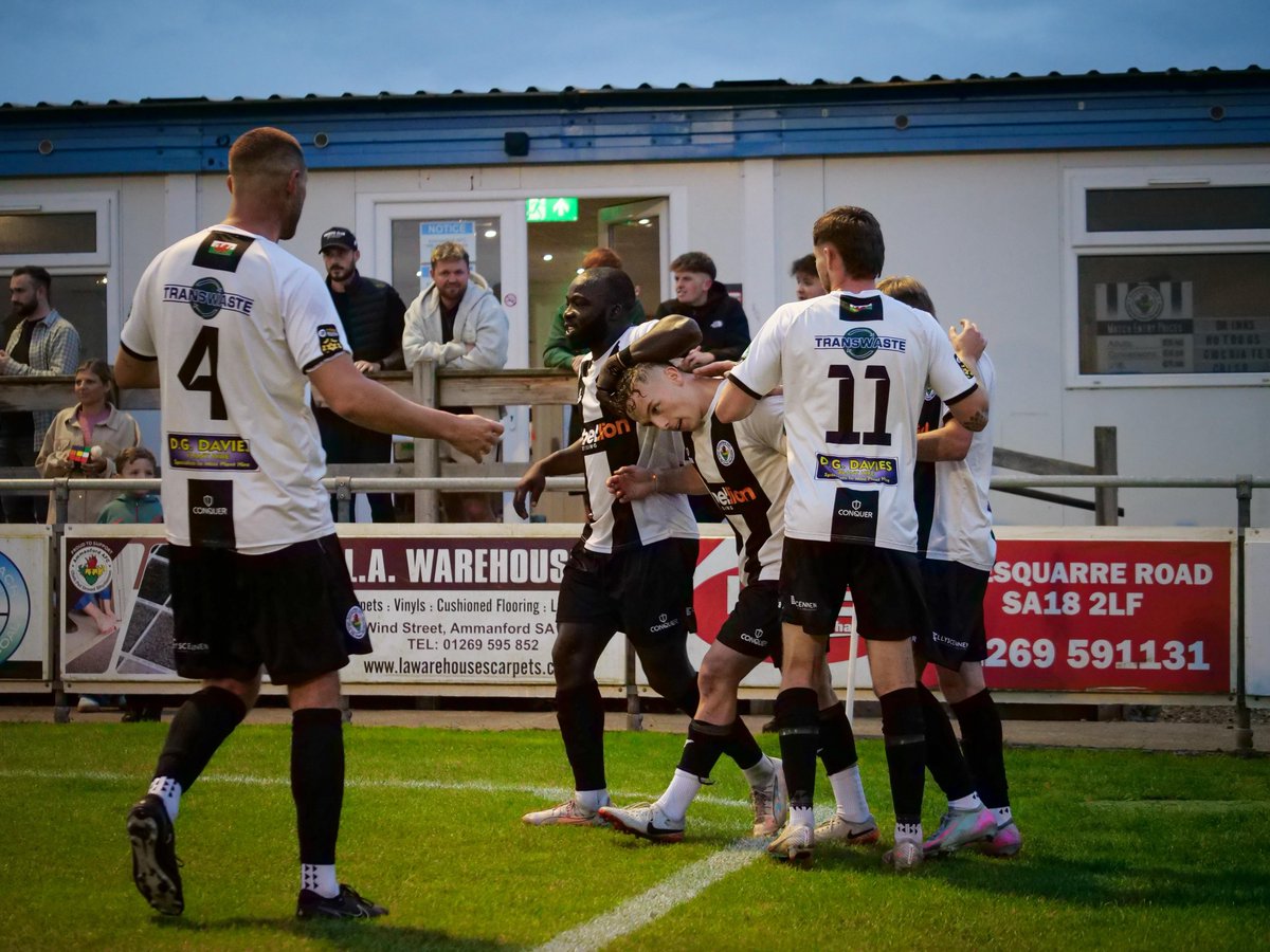 AmmanfordAFC's tweet image. ✍️📖Match Report/Adroddiad y gem📖✍️

Ammanford up to second as they defeat unbeaten @CaerauElyFC in a five goal thriller

👉bit.ly/4p50wwl

📸 @GabeHMedia 

#TheTownAsOne #EinTref
