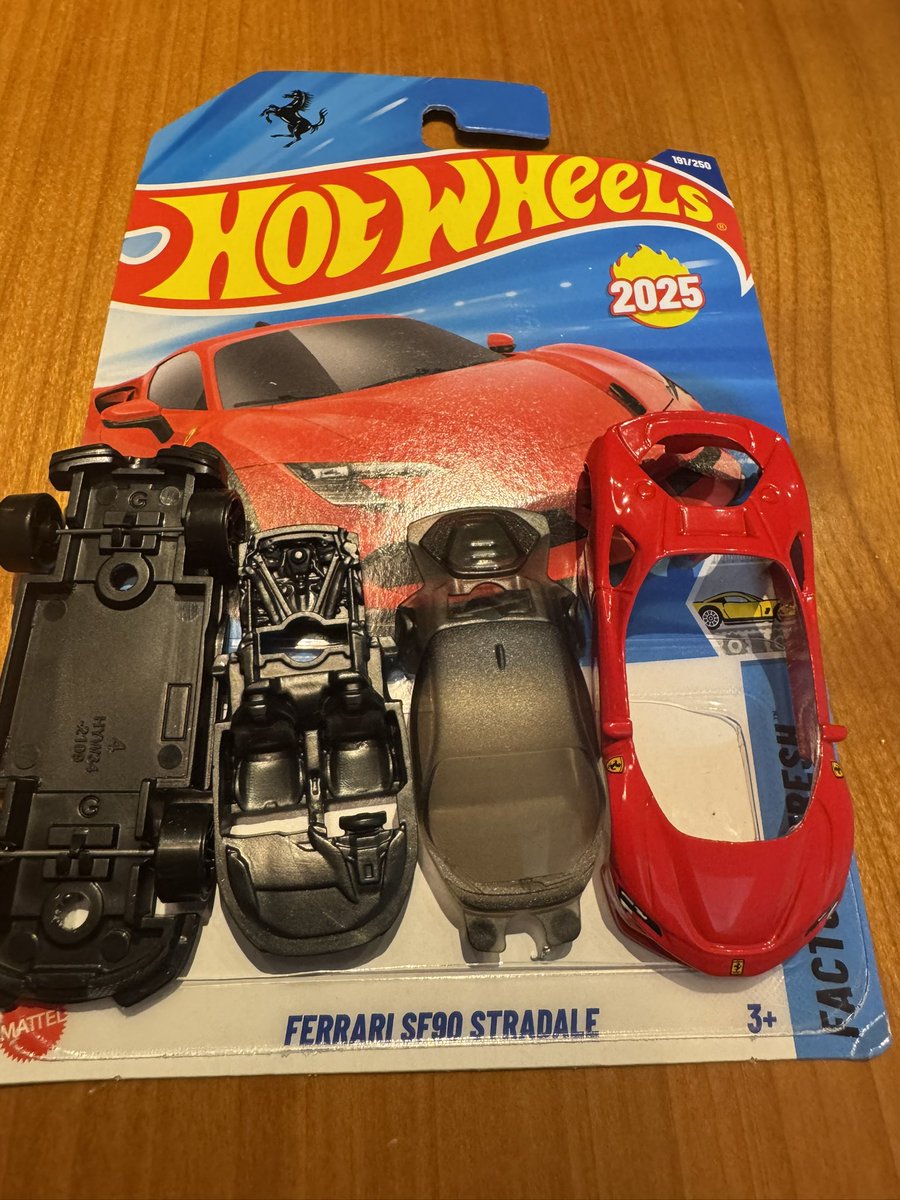 custom_a_team's tweet photo. Amazonから着弾。カスタム用でバラしました。F40が届いて、一緒にやります！
#hotwheels
#ホットウィール
#custom
#カスタム
#Ferrari
#フェラーリ
#sf90 https://t.co/ISPoAhSw6F