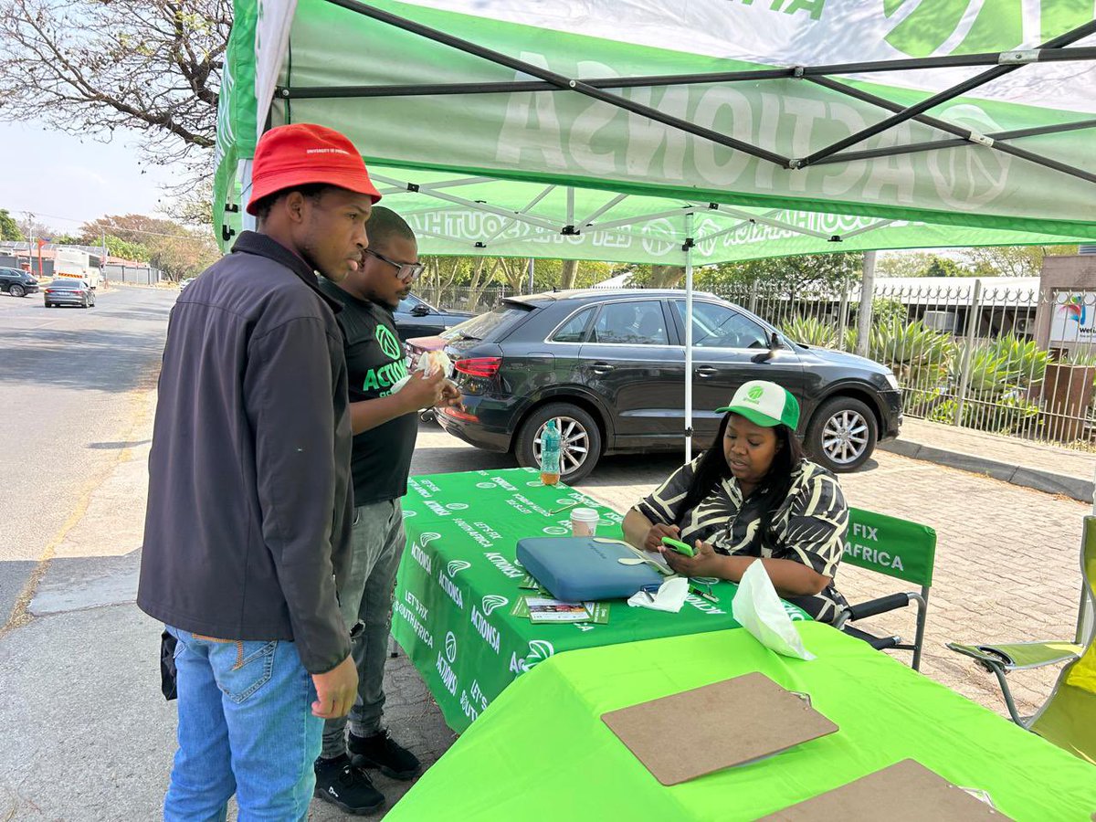kholofeloMorodi's tweet photo. 🚧 Ward 82 is on the move! Today, ActionSA councillors and activists joined forces to tackle service delivery head-on—street by street, household by household. Real work. Real impact. Real unity. #ActionSA #ServiceDelivery #Ward82 @CityTshwane https://t.co/OL0touMmib