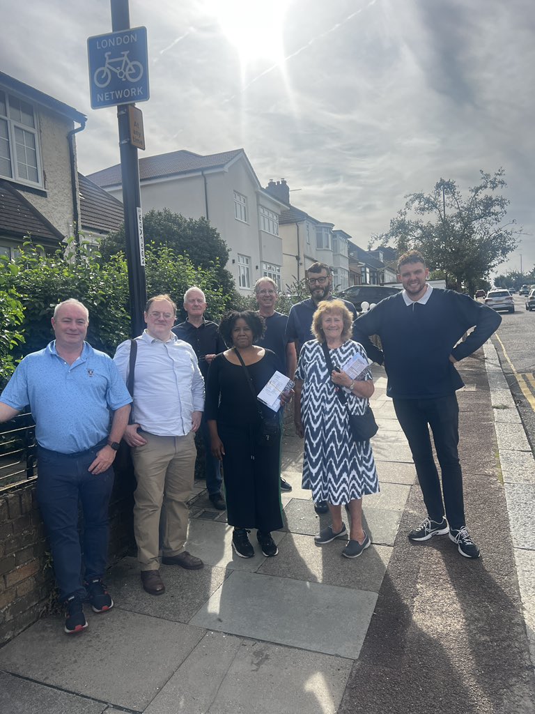 Out this morning delivering our latest update to residents in Eltham Town and Avery Hill. 

Turned out to be a beautiful morning for it! ☀️