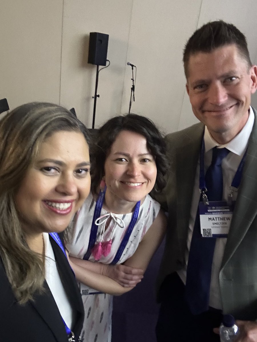 NaglaAKarimMD's tweet photo. ⁦@SoraElyMD⁩ ⁦@MattSmeltzer⁩ #WCLC25 ⁦@IASLC⁩ discussing the next steps for community outreach to support our lung cancer patients. https://t.co/w0PTA9St2N