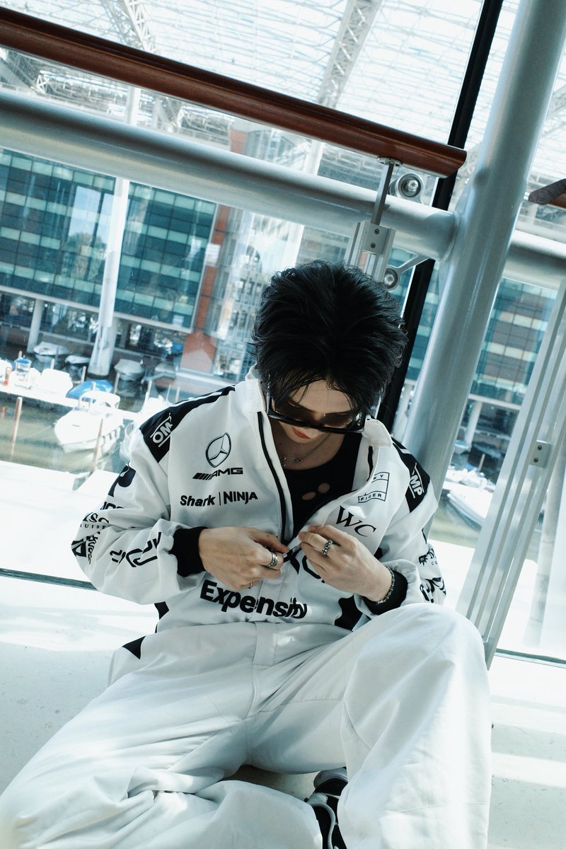 buildyourlove4u's tweet image. นักขับสุดหล่อ F1 กำลังจะเข้าโค้งหัวใจทุกคนแล้วนะ!
หล่อ เร็ว แรง ไม่แพ้ใคร
แตะคันเร่งที หัวใจก็สะดุดทันที 💓

BUILD AMORE MIO

#Build1stVeniceFM