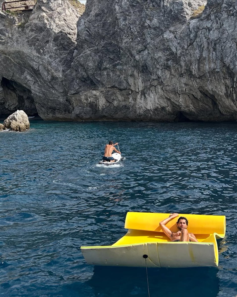 Massimiliano (@massicaiazzo7) in Costiera Amalfitana con la sua famiglia