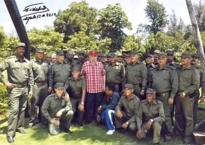 En este 6 de septiembre , todo nuestro reconocimiento a la dedicación y profesionalidad de quienes trabajan con discreción y eficacia en la  garantía de la protección de nuestros principales jefes. Gracias infinitas por su entrega de todos los días.
#CubaVencerá 
<a href="/DiazCanelB/">Miguel Díaz-Canel Bermúdez</a>