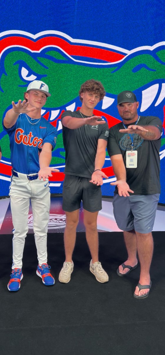 davidmac0920's tweet image. My dudes beyond proud of both of them .. can’t be a better day when your son’s dreams come true of playing baseball at next level. @EastonMcmahan @McmahanRylan