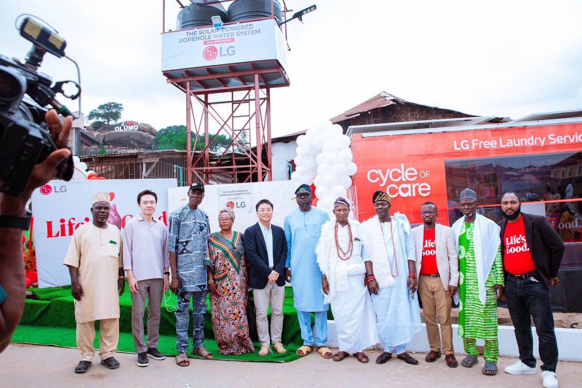 LGAfrica1's tweet image. Throwback to the Solar Powered Borehole Water System in Abeokuta, Ogun State.
A step toward a greener, healthier future!

 #LifesGood #Borehole #solarpowered #LifewithLG
