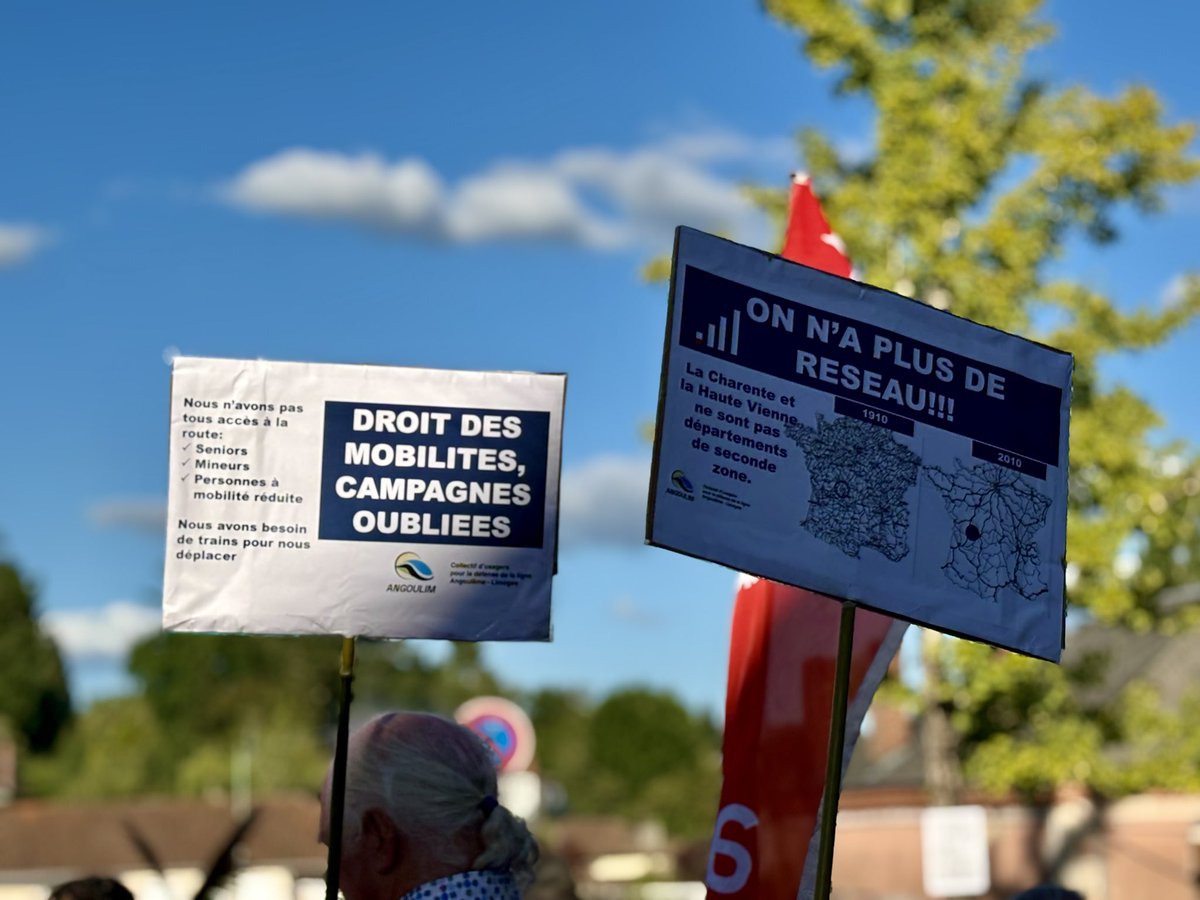 Energie87200's tweet photo. Rassemblement hier à #Rochechouart à l’appel du collectif d’usagers AngouLim. La réouverture de la ligne entre Saillat et Angoulême, une priorité pour notre territoire !

#train #TransportFerroviaire #TER #NouvelleAquitaine #HauteVienne #Charente #Limoges #SaintJunien #Angoulême https://t.co/r54WxAZYPv