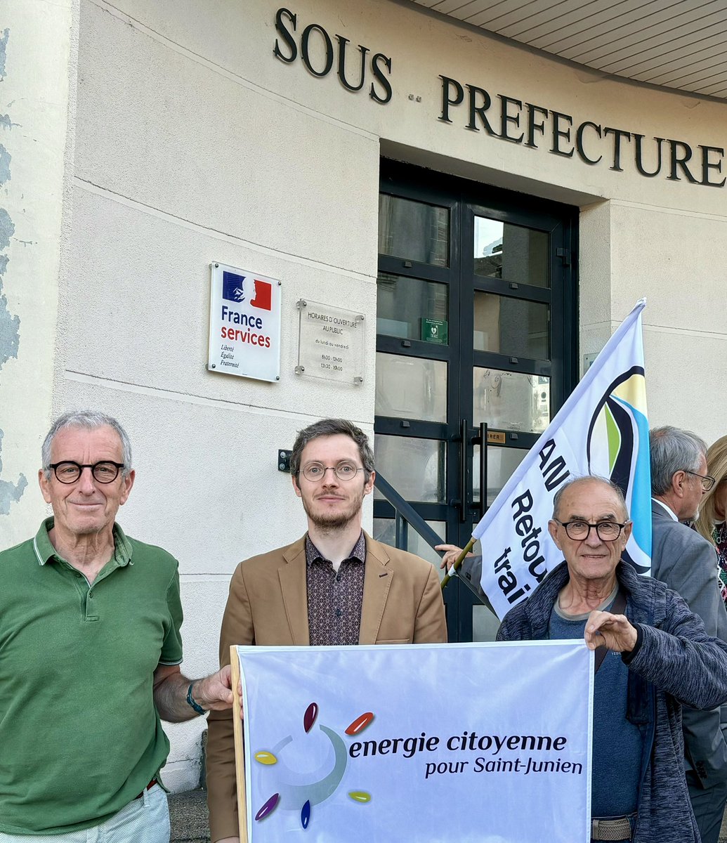 Energie87200's tweet photo. Rassemblement hier à #Rochechouart à l’appel du collectif d’usagers AngouLim. La réouverture de la ligne entre Saillat et Angoulême, une priorité pour notre territoire !

#train #TransportFerroviaire #TER #NouvelleAquitaine #HauteVienne #Charente #Limoges #SaintJunien #Angoulême https://t.co/r54WxAZYPv