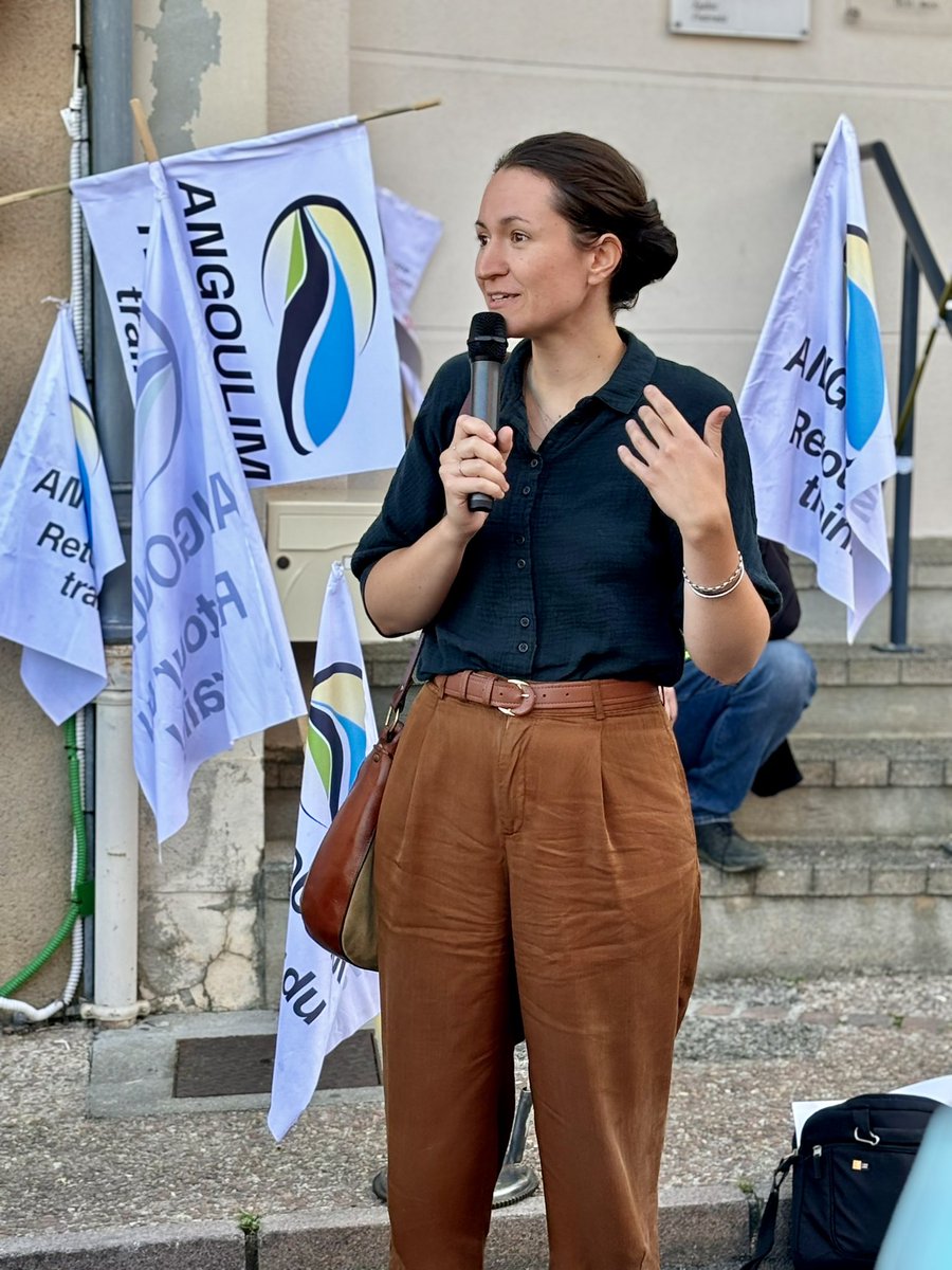 Energie87200's tweet photo. Rassemblement hier à #Rochechouart à l’appel du collectif d’usagers AngouLim. La réouverture de la ligne entre Saillat et Angoulême, une priorité pour notre territoire !

#train #TransportFerroviaire #TER #NouvelleAquitaine #HauteVienne #Charente #Limoges #SaintJunien #Angoulême https://t.co/r54WxAZYPv