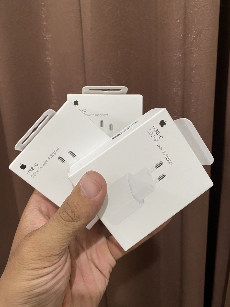 MulkyIcal's tweet image. Akan masuk 5 pcs kepala charger original apple.
Wts adaptor apple/kepala charger iphone
- Segel BNIB
- Ori apple
Bisa untuk iphone seri apa aja ya.
Harga 300rb aja ya harga nett, lebih murah dibandingkan di store ibox
📍Jaksel cipulir
#zonauang #zonajajan
