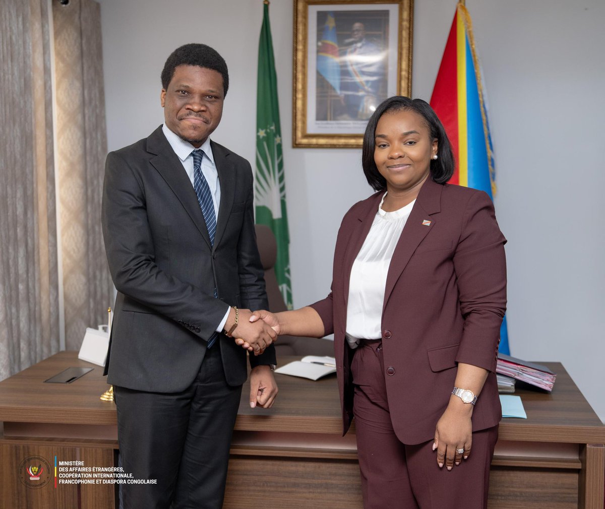 JonathanNzapa's tweet image. J’ai eu l’honneur d’être reçu par la Vice-Ministre @RDC_Minafet, S.E.M. @Ayeganagato_N1. Cet entretien a constitué une occasion privilégiée pour lui adresser nos félicitations à l’occasion de sa récente nomination, la présentation du @Fericofficiel, et de la Soirée Diplomatique.