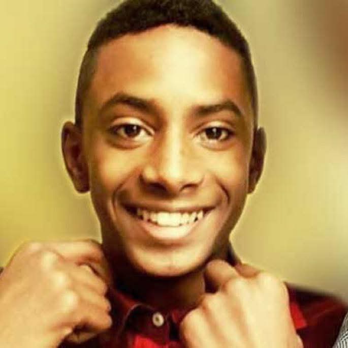 Ragazzo per sempre.
Era il 6 settembre 2020
Willy Montiero Duarte, 21 anni venne ucciso brutalmente durante un pestaggio cercando di aiutare un amico in difficoltà per aver voluto difende un amico.
È morto perché non si è girato dall' altra parte