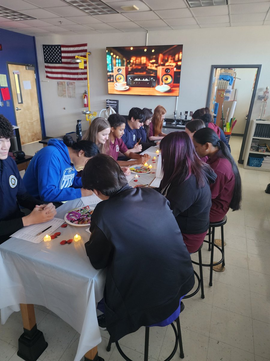 SSATucson's tweet photo. AP Biology students took on Organelle Speed Dating! From mitochondria to ribosomes, each organelle found their perfect match—all by candlelight (electric ones, of course 😉). #Cellfie #BiologyMadeFun #STEM https://t.co/ADWbKEfVB2